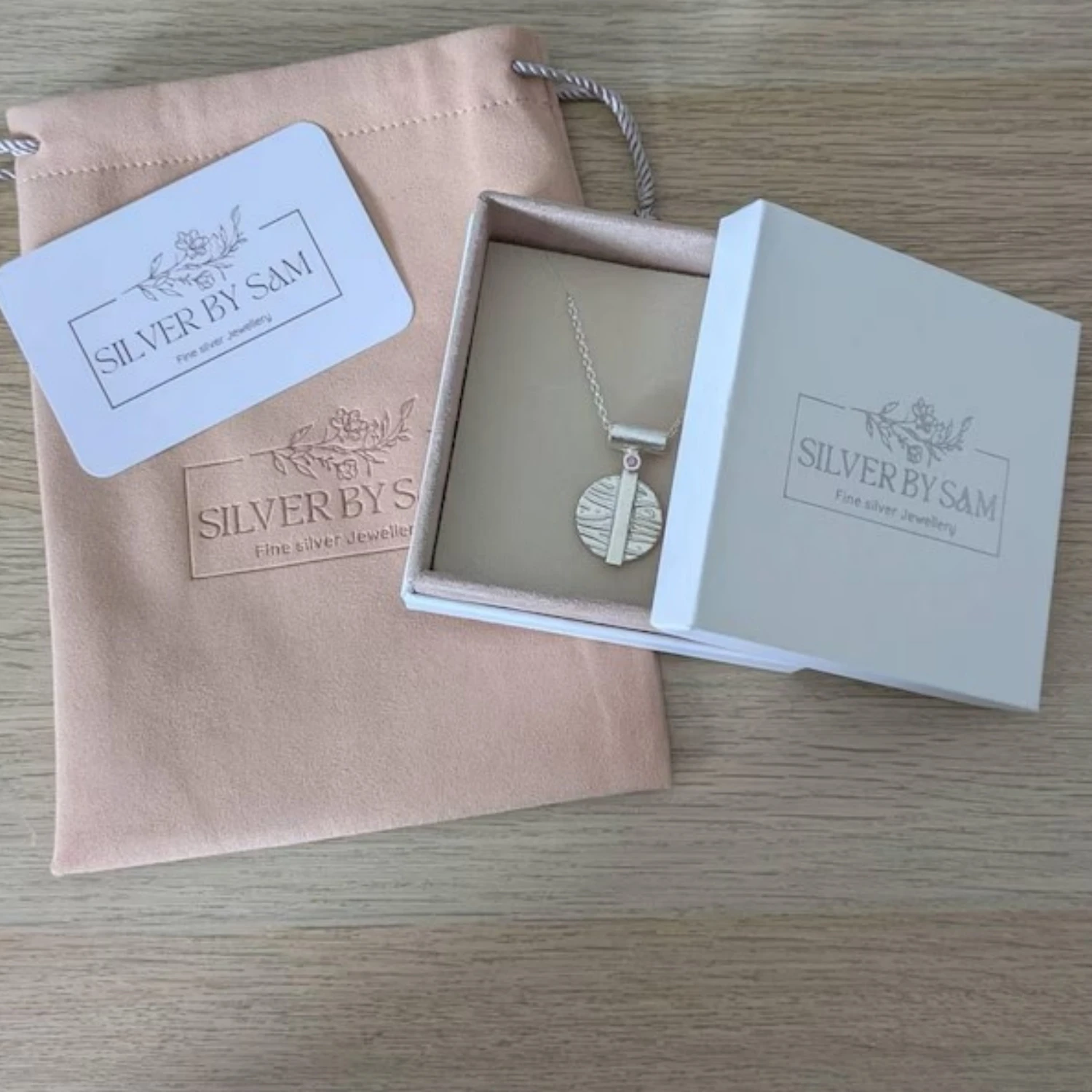 

20 шт. коробка для упаковки ювелирных изделий и набор мешочек, коробки и мешочки для ювелирных изделий на заказ с логотипом оптом