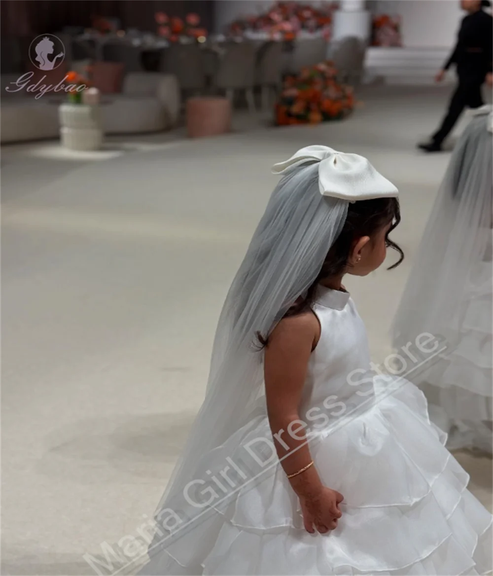 Witte mouwloze schattige meisjesverjaardagsfeestjurk geschikt voor kinderoptochten dooppen evenementen optredens fotografie