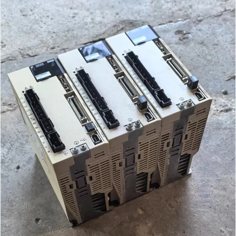 

Новый оригинальный привод SGDV-5R5A01A SGDV-120A01A SGDV-R90A01A SGDV-R90A01B SGDV-1R6A05B SGDV-3R8A15A SGDV-1R6A11A