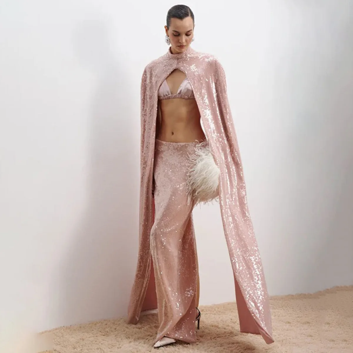 Elegancka różowa sukienka zimowa na przyjęcie świąteczne, długa suknia z cekinową peleryną, podkreślająca talię, seksowna, błyszcząca, formalna, wieczorowa, uniwersalna, wysokiej jakości.