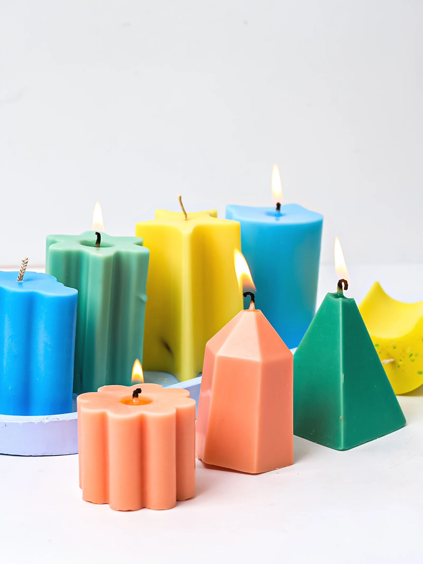 Starfish Moon Cat Candle Silicone Mold Pyramid Cloud Flower Shaped Aromatherapy Gypsum Ornament Mold Soap Candle Making Supplies