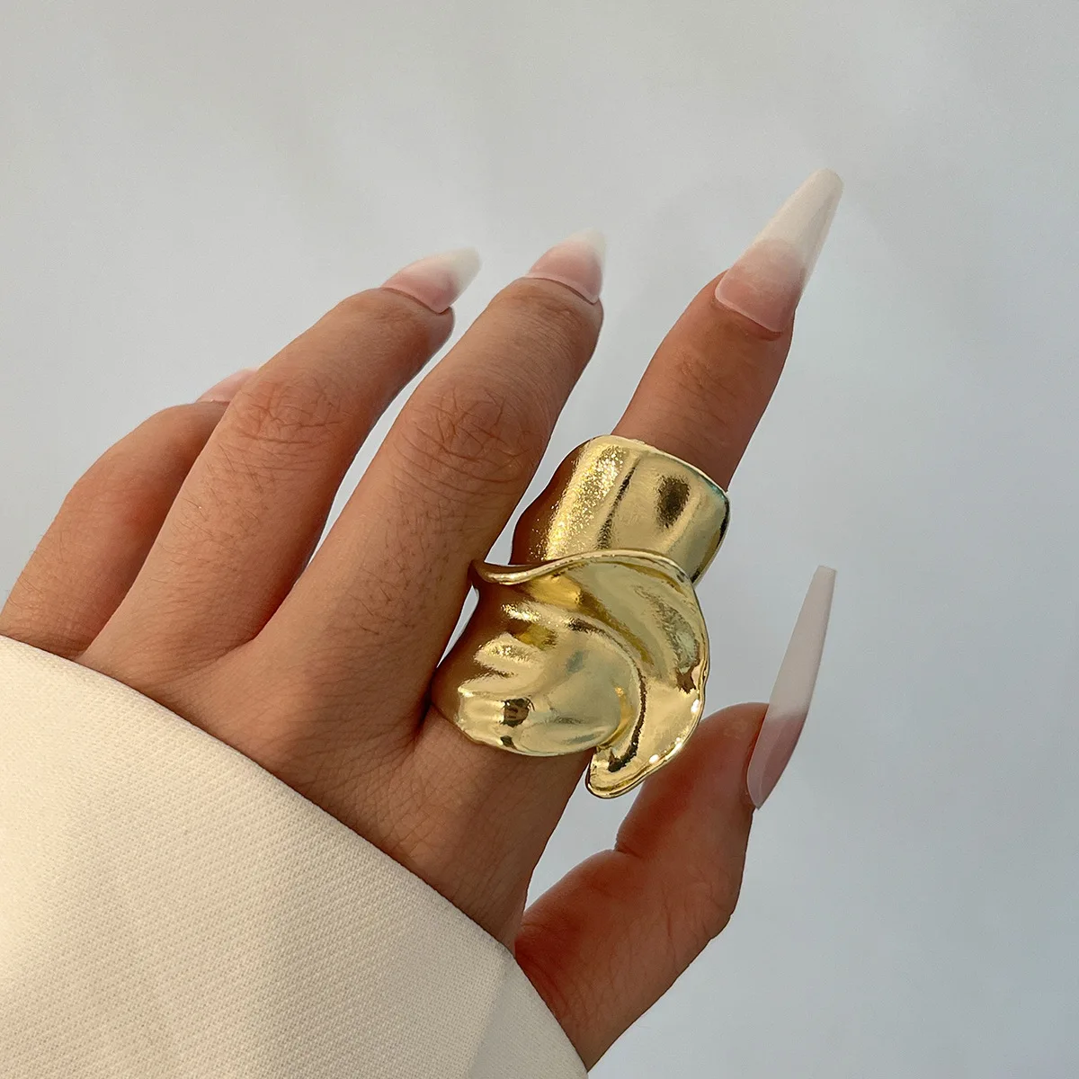 Twist Metal Rose Shape Finger Ring for Women Exaggerate Punk Irregular Water Droplets Wrinkles Geometric Fashion Jewelry Gifts