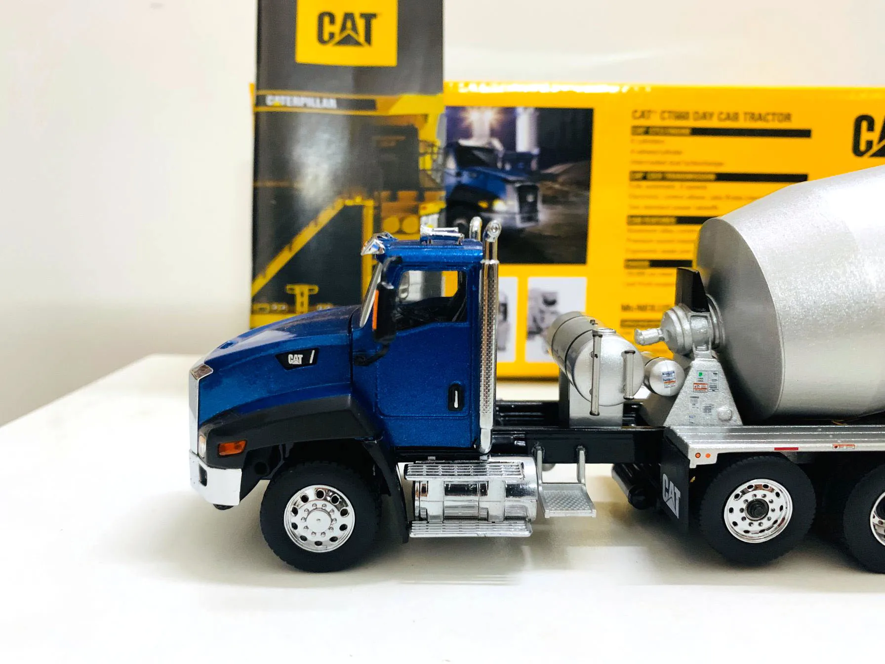 DM CT660 Day Cab Tractor With Mcneilus Bridgemaster Mixer 1:50 Metal By DieCast Masters 85664 Collectible Model New