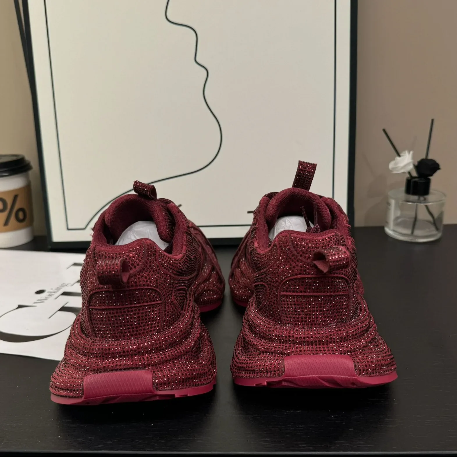 2024 봄과 가을 신상 여성용 라인스톤 다이아몬드 스트랩 두꺼운 밑창 앙골라 레드 니치 스포츠 및 레저 아빠 신발