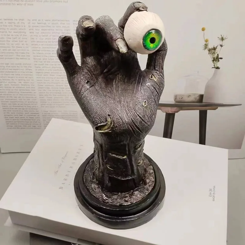 statue-gothique-en-resine-representant-une-main-et-un-œil-ideale-pour-halloween-un-objet-de-decoration-effrayant-a-poser-sur-une-table-une-figurine-de-style-horrifique-pour-decorer-une-maison-un-bar-ou-une-fete