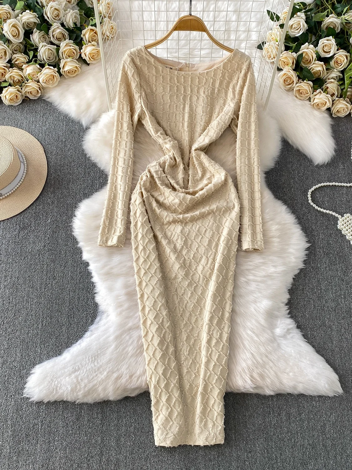 エレガントなラウンドネックロングドレス レディース 秋冬 スリムフィット タッセル ハイウエストデザイン ガーゼスカート ボディコンドレス