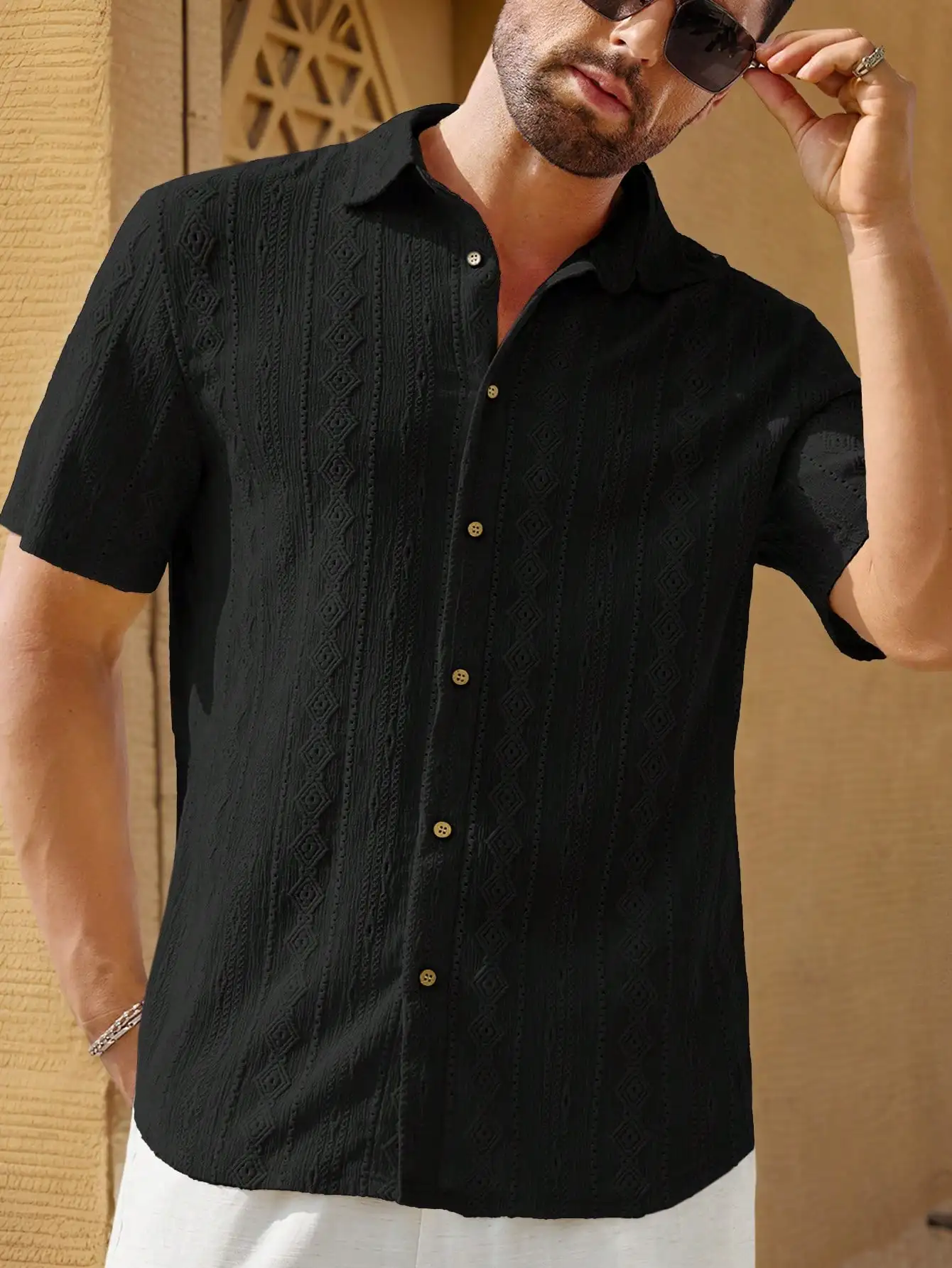 

Men's Black Short Sleeve Casual Shirt with Geometric Embroidered Pattern, Button-Down Collar