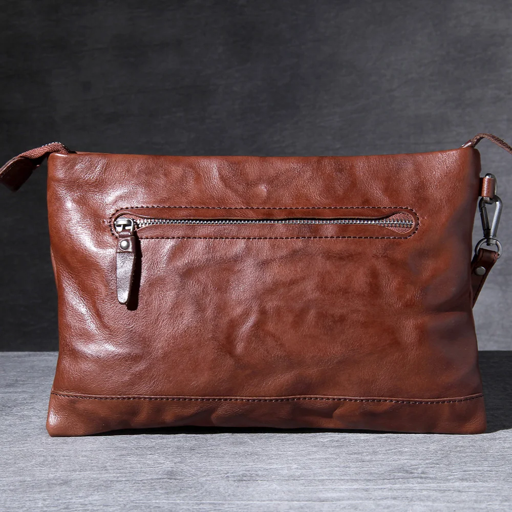 S.WORKER Retro-Clutch aus Vollnarbenleder für Herren | Handtasche aus Used-Leder mit Handgelenkschlaufe – Detail 23