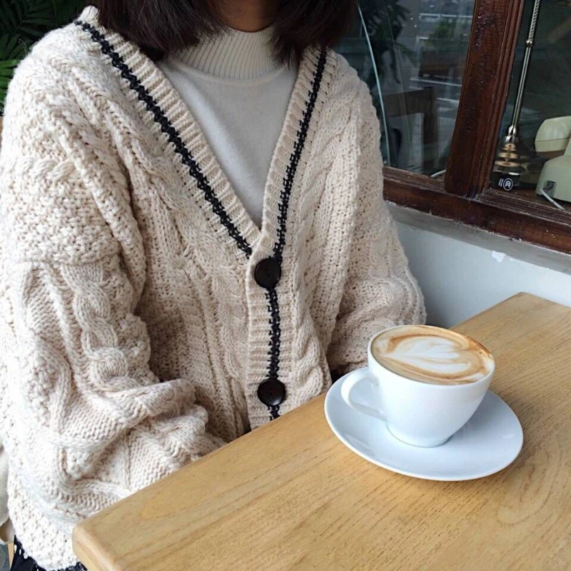 2023 Autumn Fashion Long Sleeves Slight Strech Cardigan Women Loose Fit Star Embroidered Holiday Cardigan Beige Warm Sweater