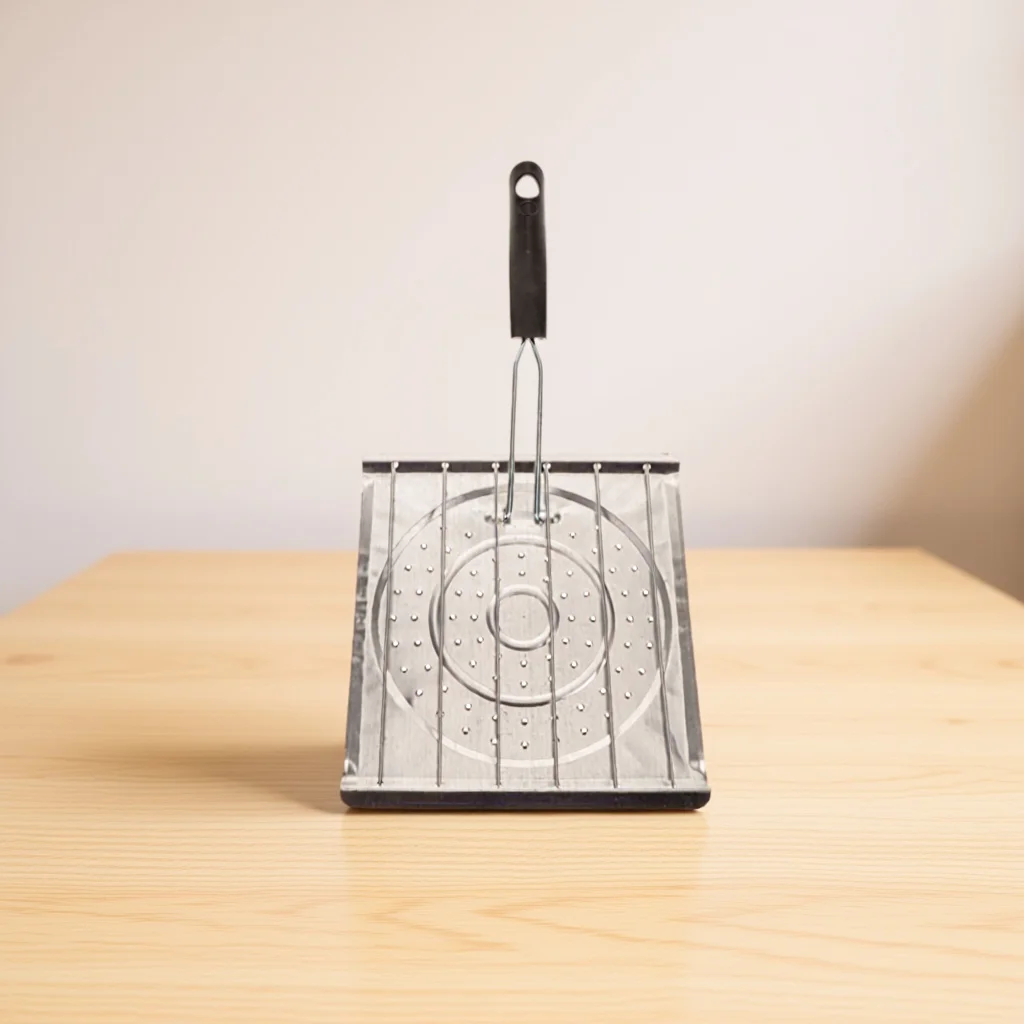 

Perforated Grill Rack Iron Wire Sheet Metal Folding Handle Bread Fish Meat Toasting Tray Camping Outdoor Cooking Accessory