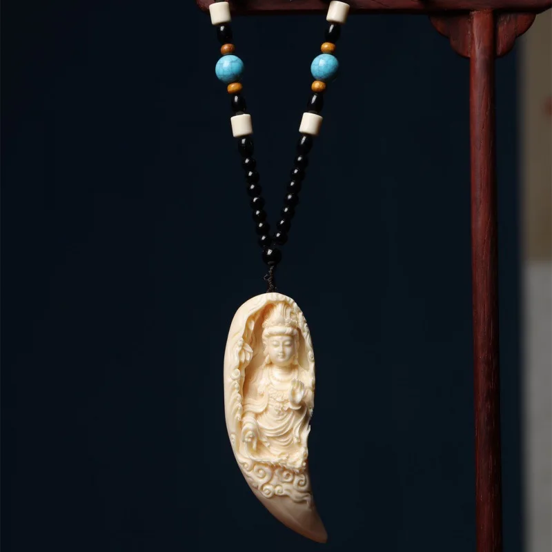 

Factory Direct Supply Ivory Nut Crescent Guanyin Hand Pieces Pendant Pendant Ornament Sweater Chain Car Hanging Portable Crafts