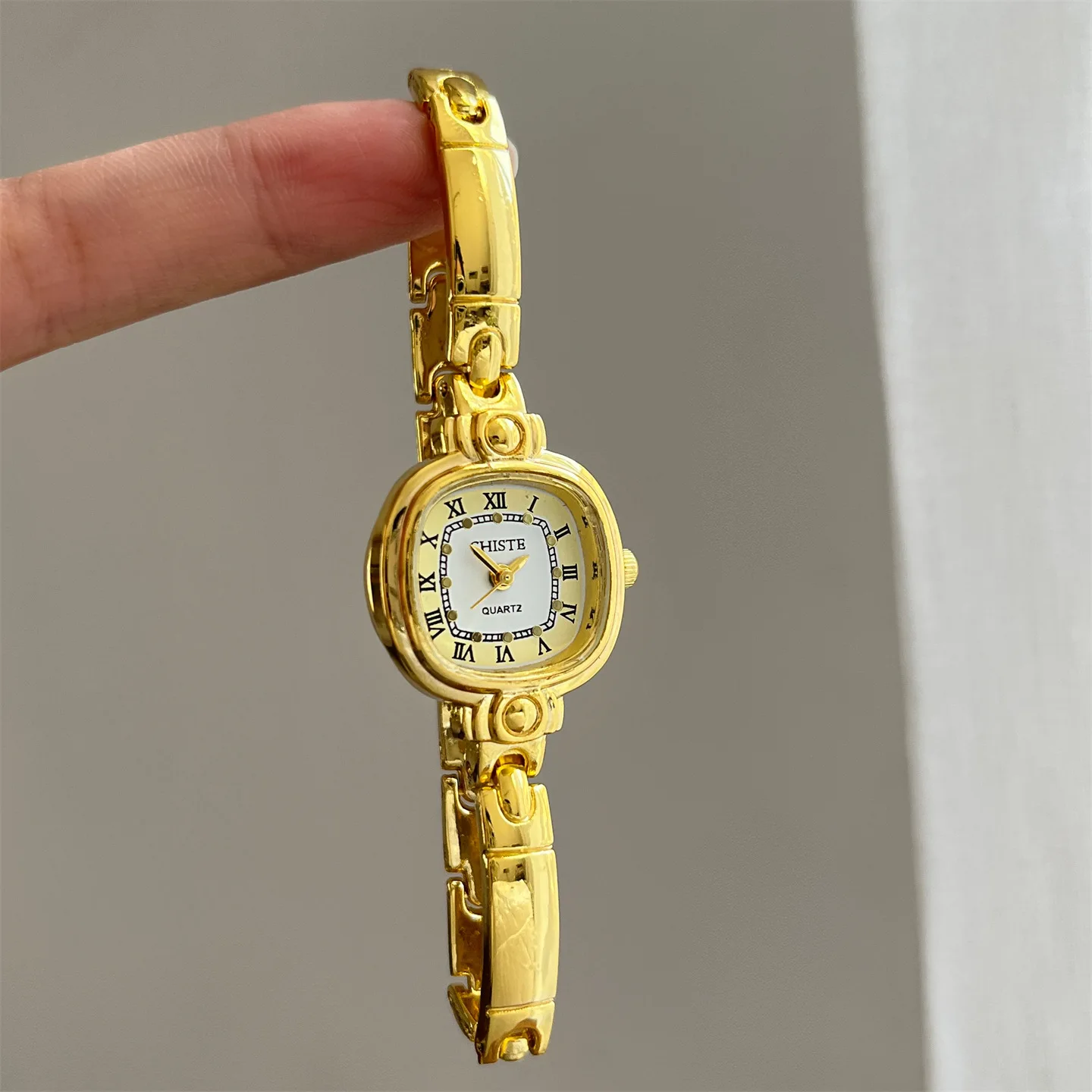New Minimalist Design Small And Exquisite Delicate Bracelet Watch For Women Fashionable Korean Style Versatile Quartz Wristwatch