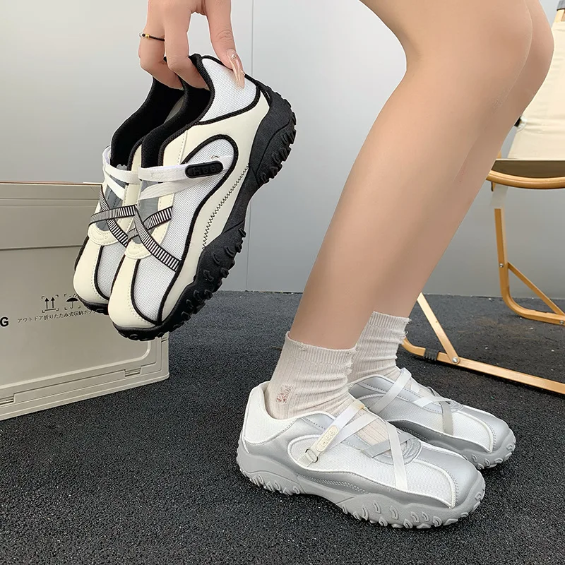 2025 Zapatos de plataforma gruesa de otoño para mujer Zapatillas retro con aumento de elevación Punta redonda Zapatos de entrenamiento con cordones versátiles