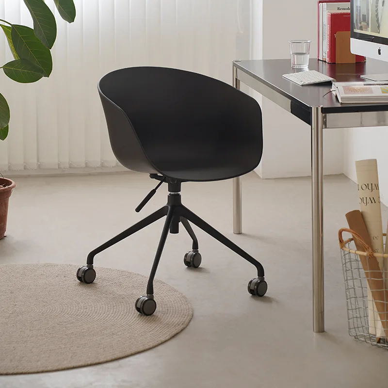 

Simple, sedentary and comfortable computer chair can be lifted and rotated with rollers