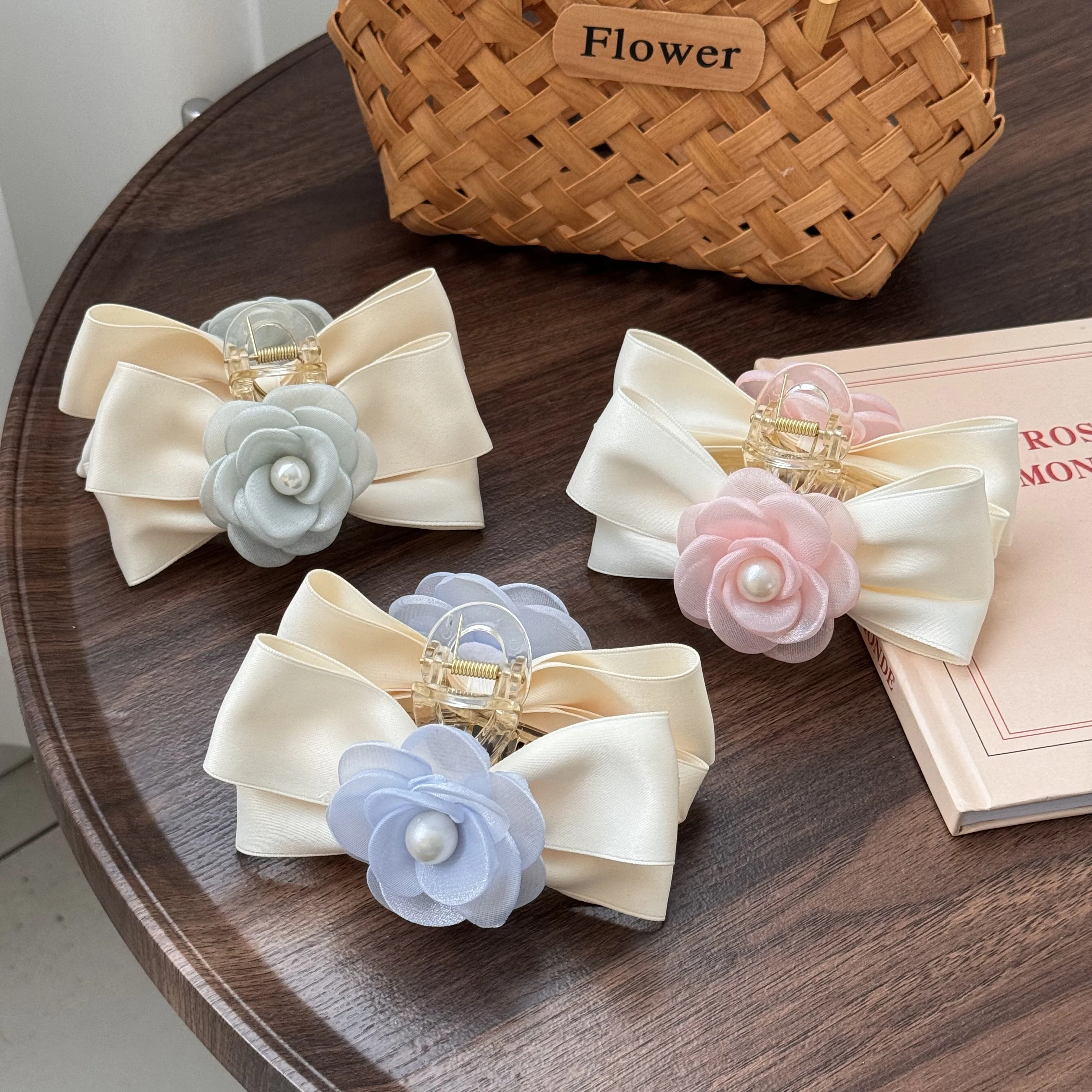 

Korean version of small fragrance high touch bow super fairy gauze pearl grab clip