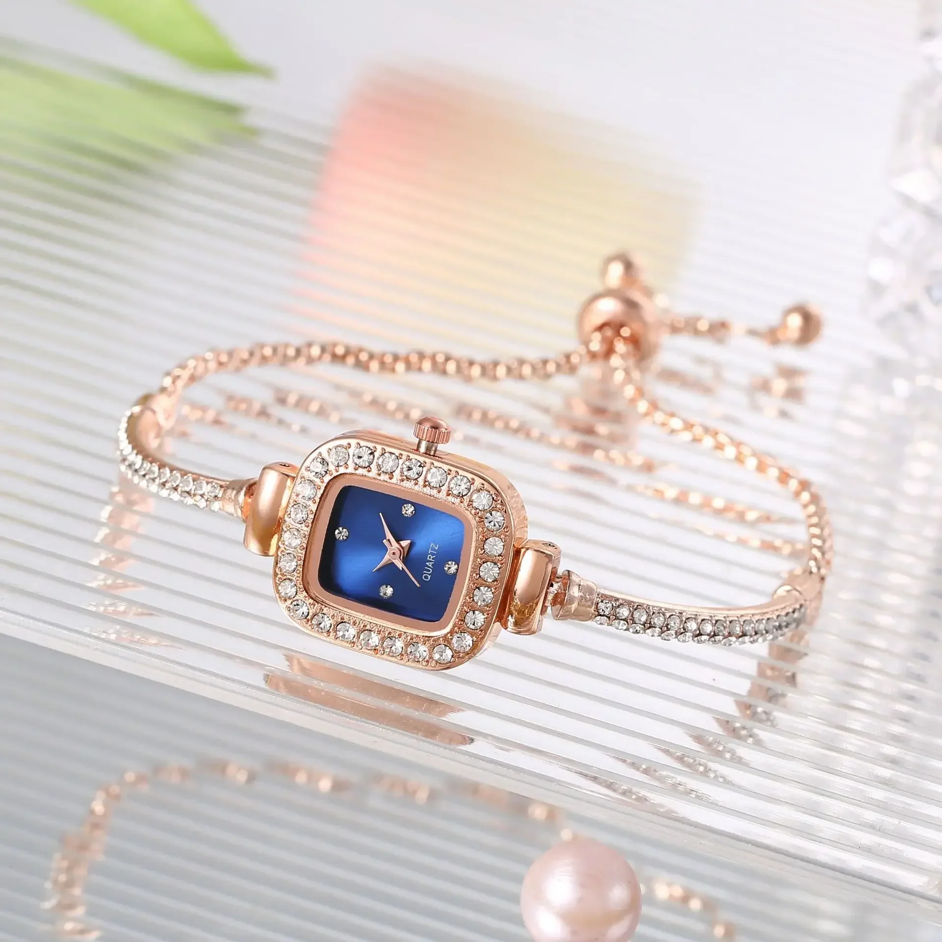 New Fashion Inlaid Diamond Square Ladies Watch Freely Adjust The Bracelet Wristwatch Women's Quartz Watches