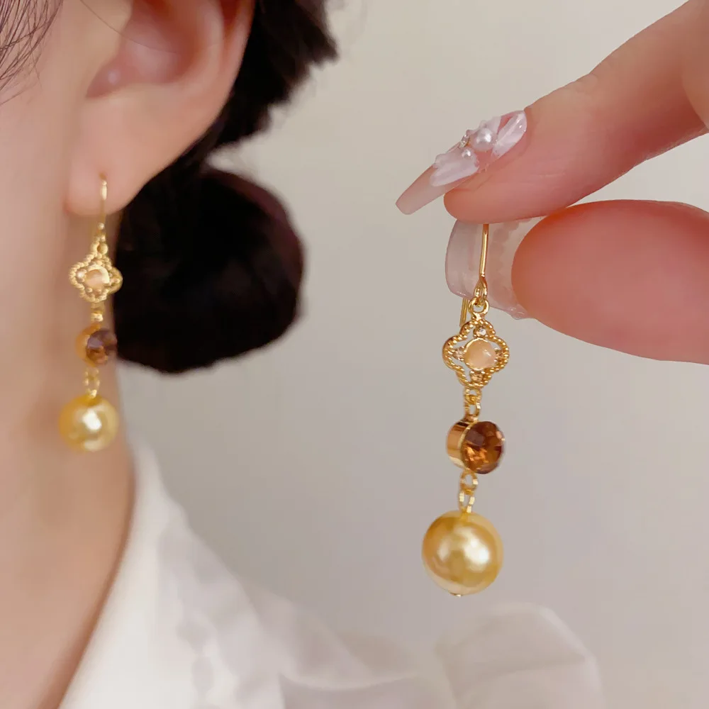 Elegant Geometric Clover Drop Earrings Amber Tone Crystal Dangle Jewelry Splendid Charm Ornament For Autumn Winter Match