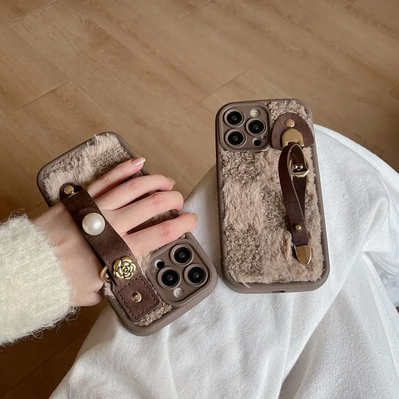 

Коричневый iPhone15 Камелия Браслет iPhone16promax Чехол iPhone14 Полное покрытие iPhone13 Плюшевый iPhone12 Мягкий iPhone11