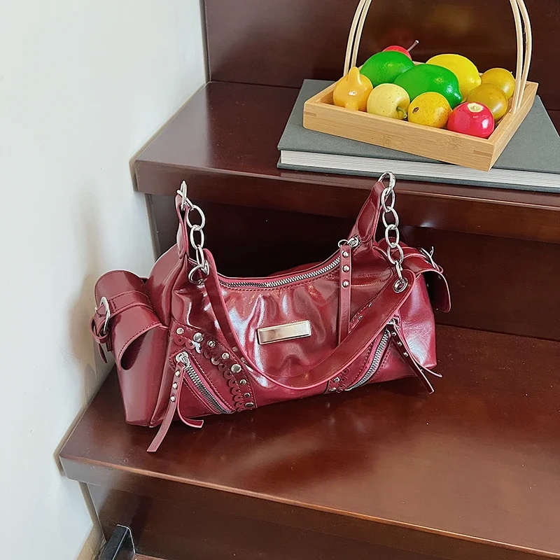 

Однотонная модная сумка с заклепками, персонализированная женская сумка на плечо из искусственной кожи, модная тенденция 2025, повседневная сумка через плечо, универсальная женская сумка