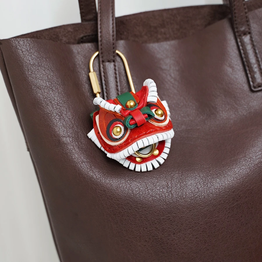 

Креативный брелок-подвеска из коровьей кожи в виде льва для сумок, простой китайский стиль, брелок-кисточка с изображением льва для сумок, подвески для вечеринок