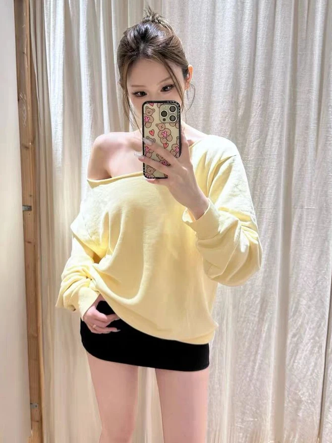 سترة نسائية صفراء فضفاضة غير رسمية مثيرة برقبة مائلة وأكمام طويلة بلوفرات قطنية للخريف بسيطة عتيقة بقلنسوة كبيرة الحجم Y2k جديد