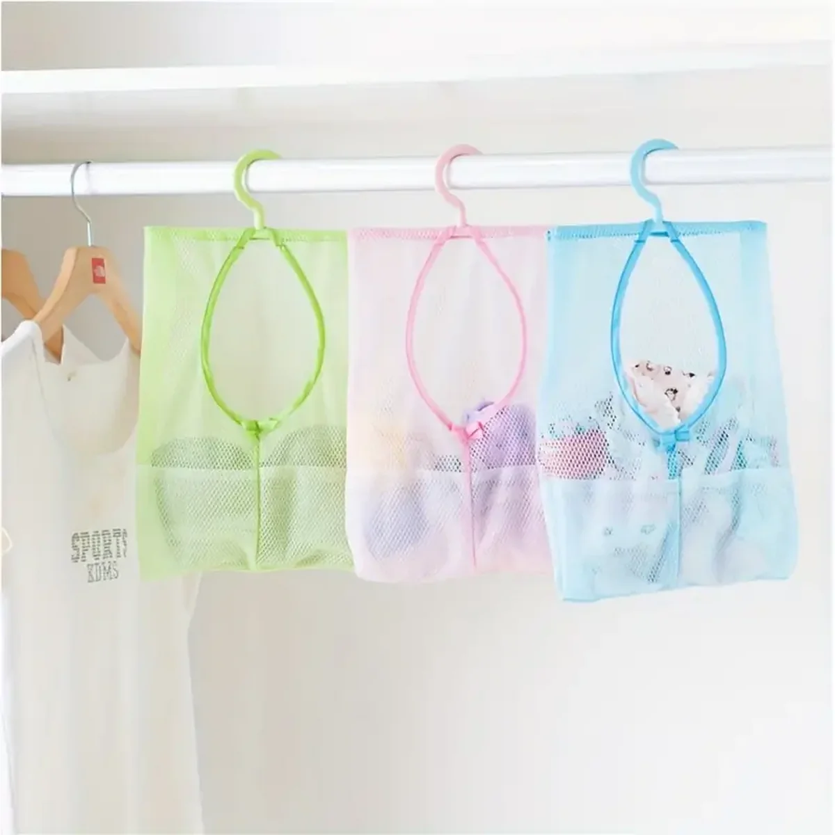 洗濯バサミ付き吊り下げ式メッシュ収納バッグ 多目的オーガナイ - Home Bathroom Organizer のレビューと価格