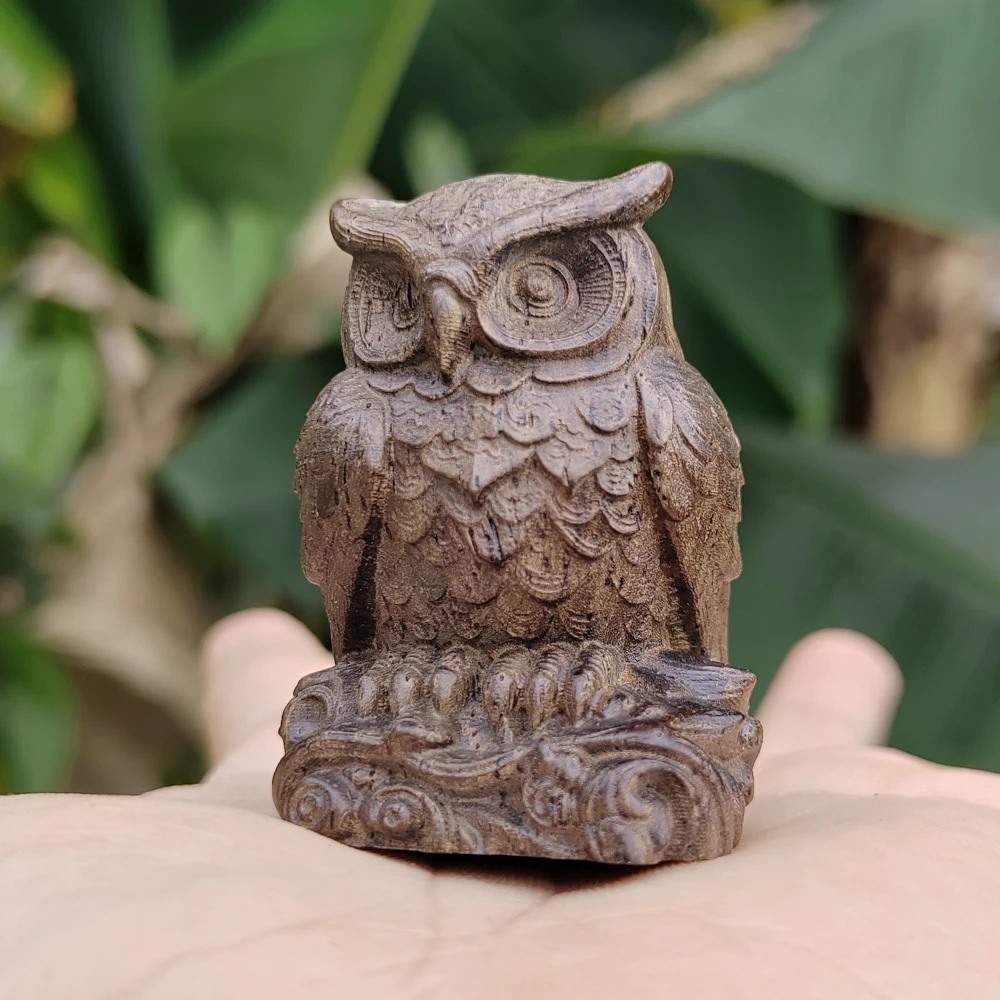 1.8 Inch Owl Figurine on a Wood Carved Tree Stump, Hand-Carved, Traditional Style, Suitable for Christmas Gifts, Desktop Decorations, Housewarming Gifts, Home Decoration, Office, Back-To-School Season Gifts, Birthday Gifts