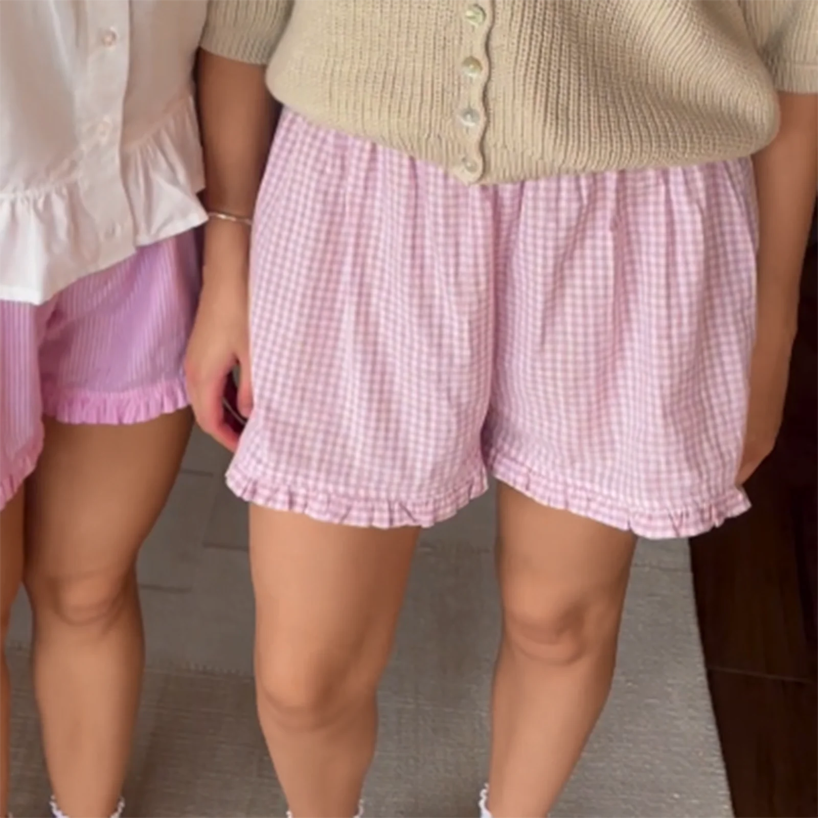 

Women Summer Casual Ruffle Trim Shorts Elastic Waist Plaid Striped Short Pants Fashion Loose Bottoms Streetwear for Daily