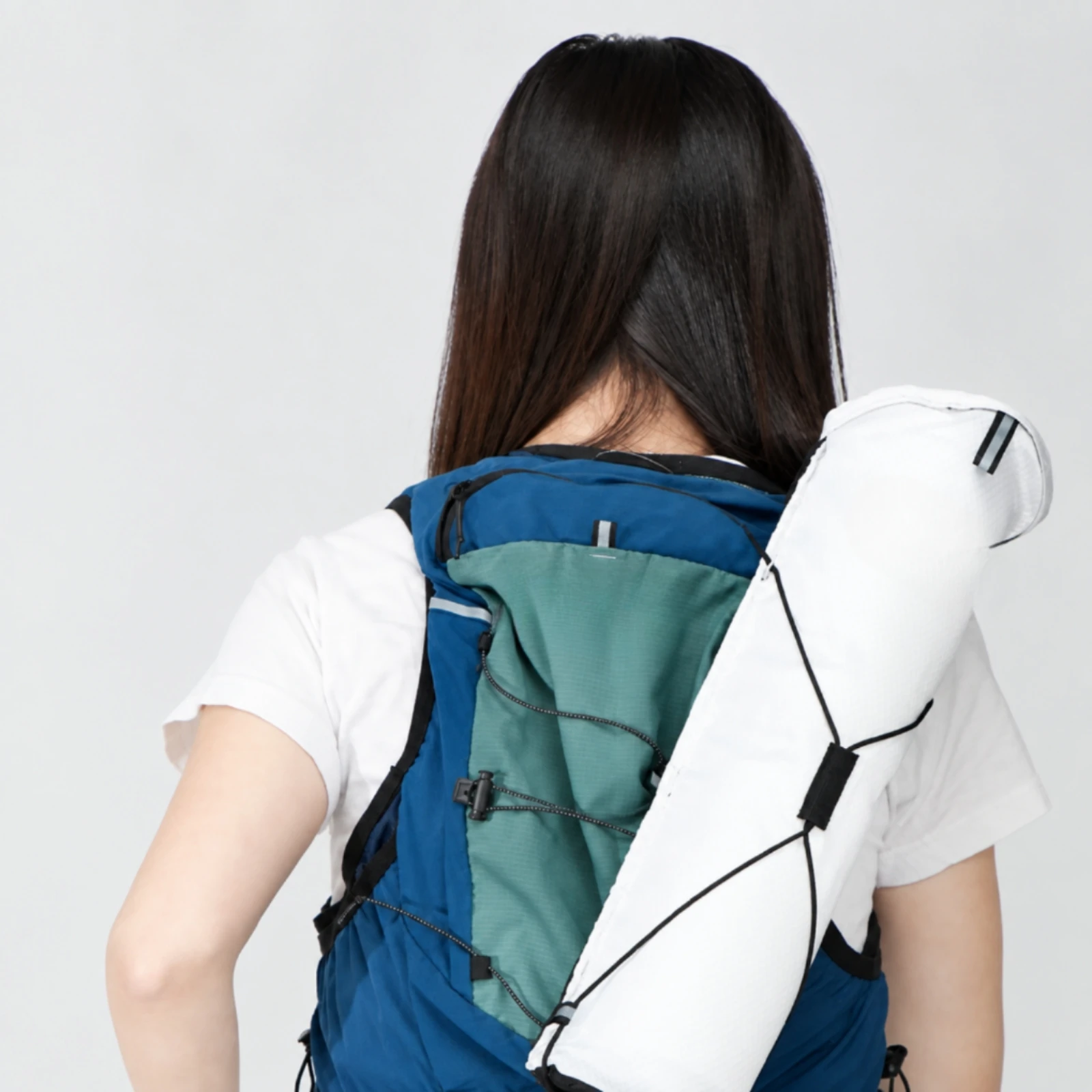 Cylindrical Drawstring Pole Bag Lightweight Trekking Pole Bag with Backpack Attachment Straps Tear-Resistant Universal Fit