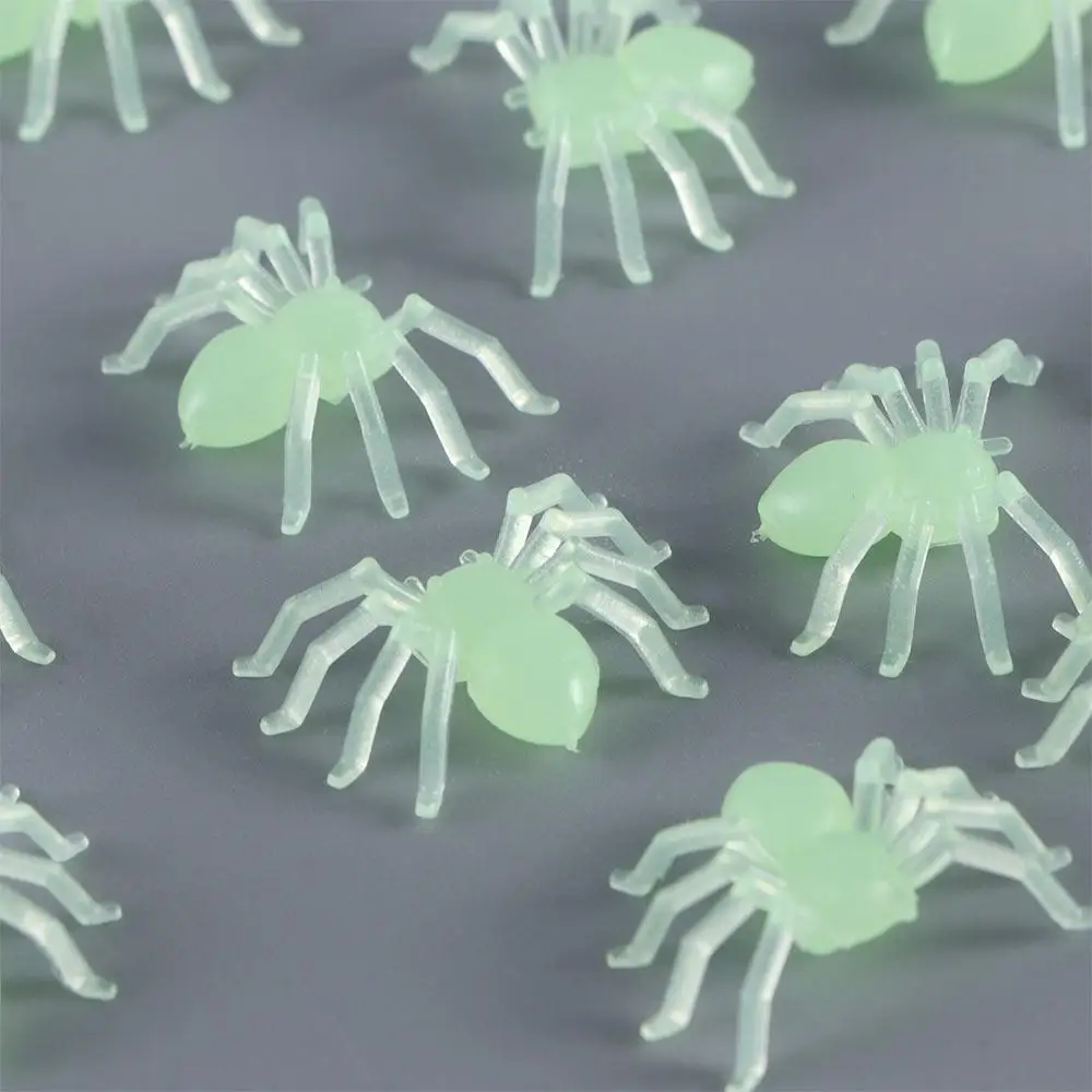 100 ピース/ロット DIY 誕生日パーティー用品黒プラスチック偽クモジョークおもちゃハロウィンいたずら小道具ハロウィン装飾