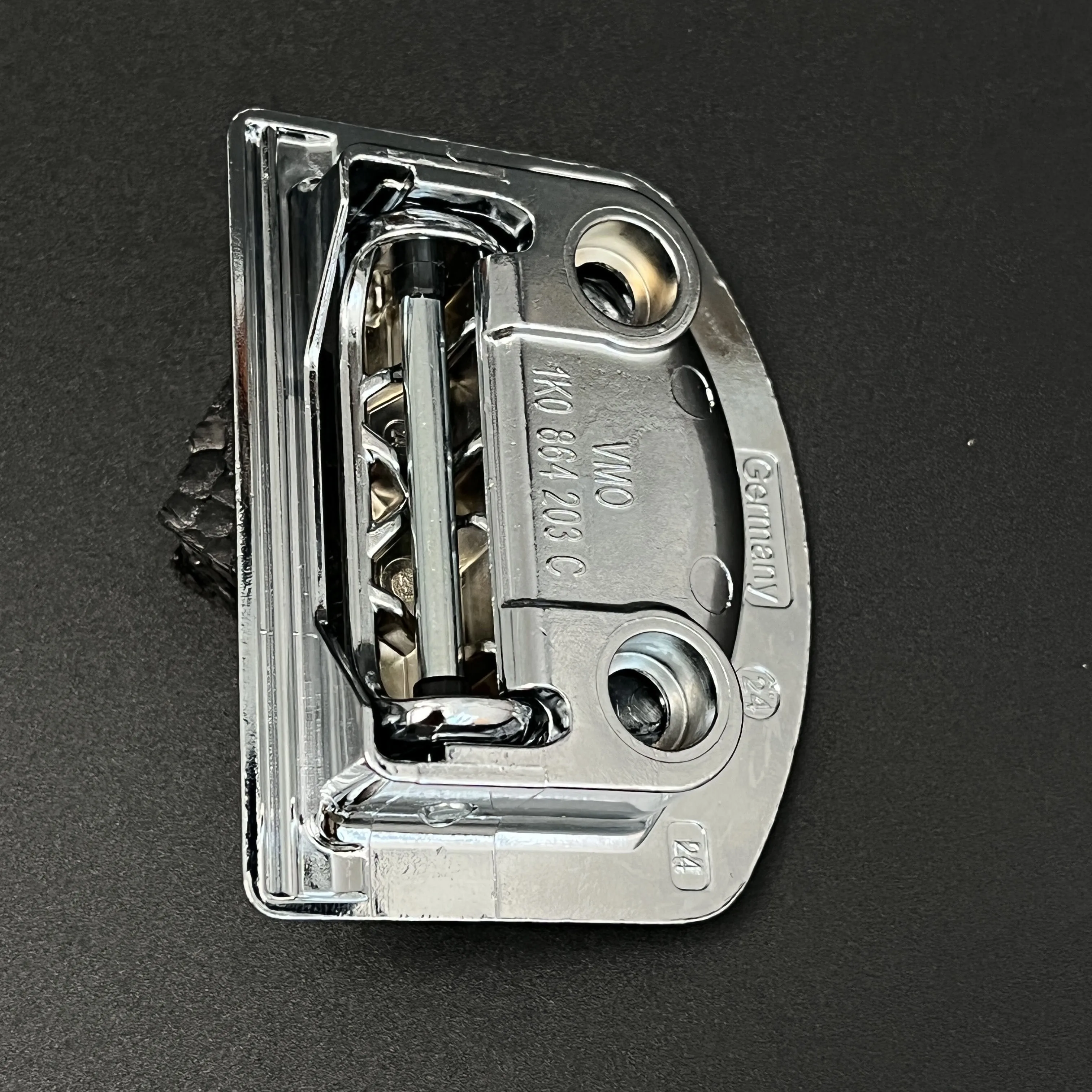 X1 X2 Metall-Seilhalterungsring für den Kofferraumdeckel, Kofferraum-Hängering für VW Passat Touran Touareg, für Audi A4L A6L A5 A7 A8 Q5 1K0864203 – Detail 6