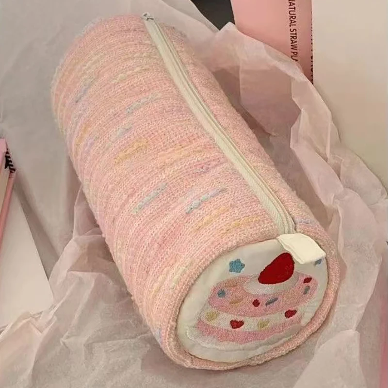 Bonito dos desenhos animados Strawberry Cake Pencil Case, Versátil Grande Capacidade Storage Bag, Material Escolar, Moda Papelaria Box, Kawaii