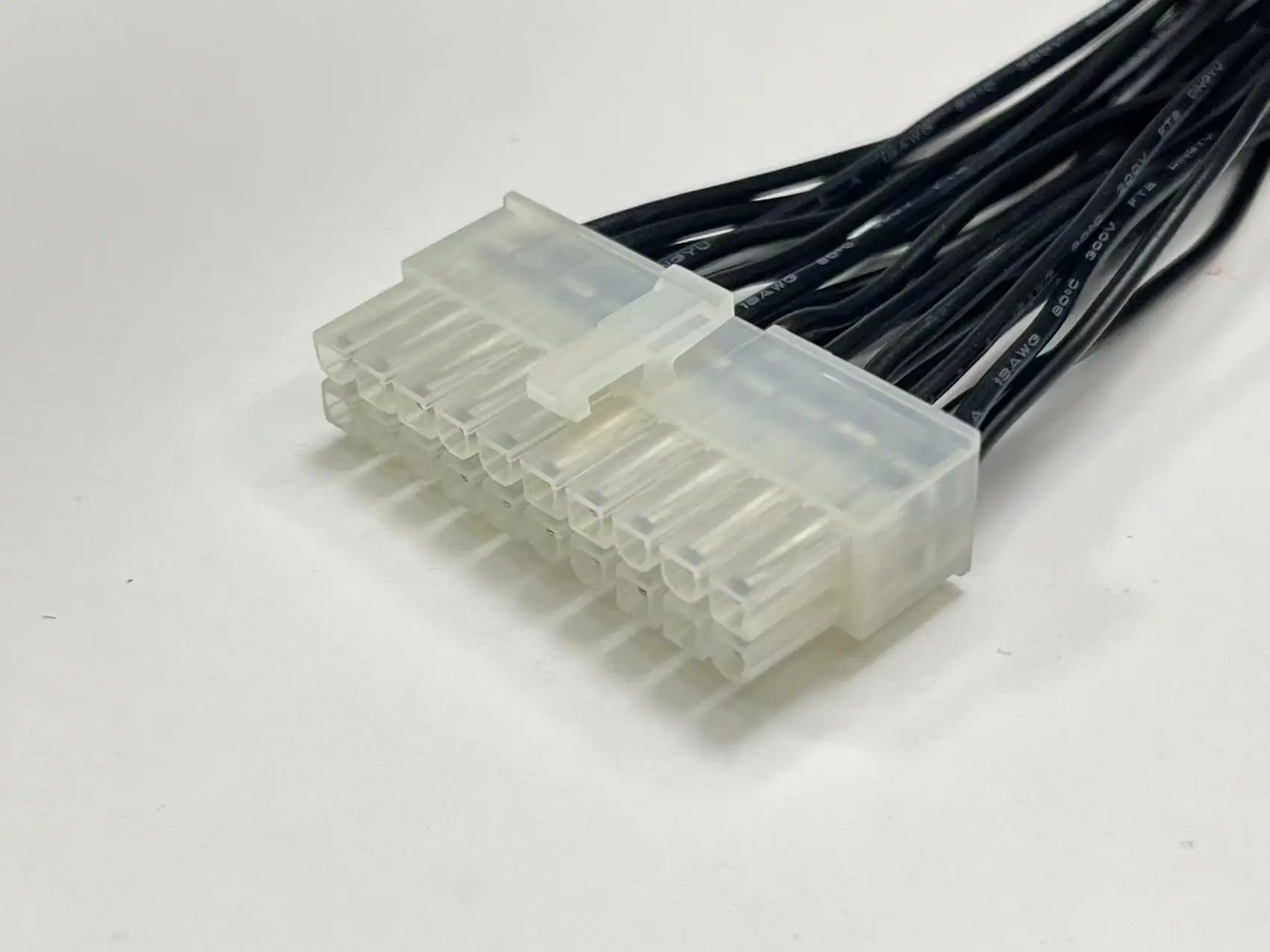 39012200 Wire harness, MOLEX MINI FIT 4.2mm Pitch OTS Cable, 39-01-2200, 20P, 5557-20R With Leads, Off the Shelf