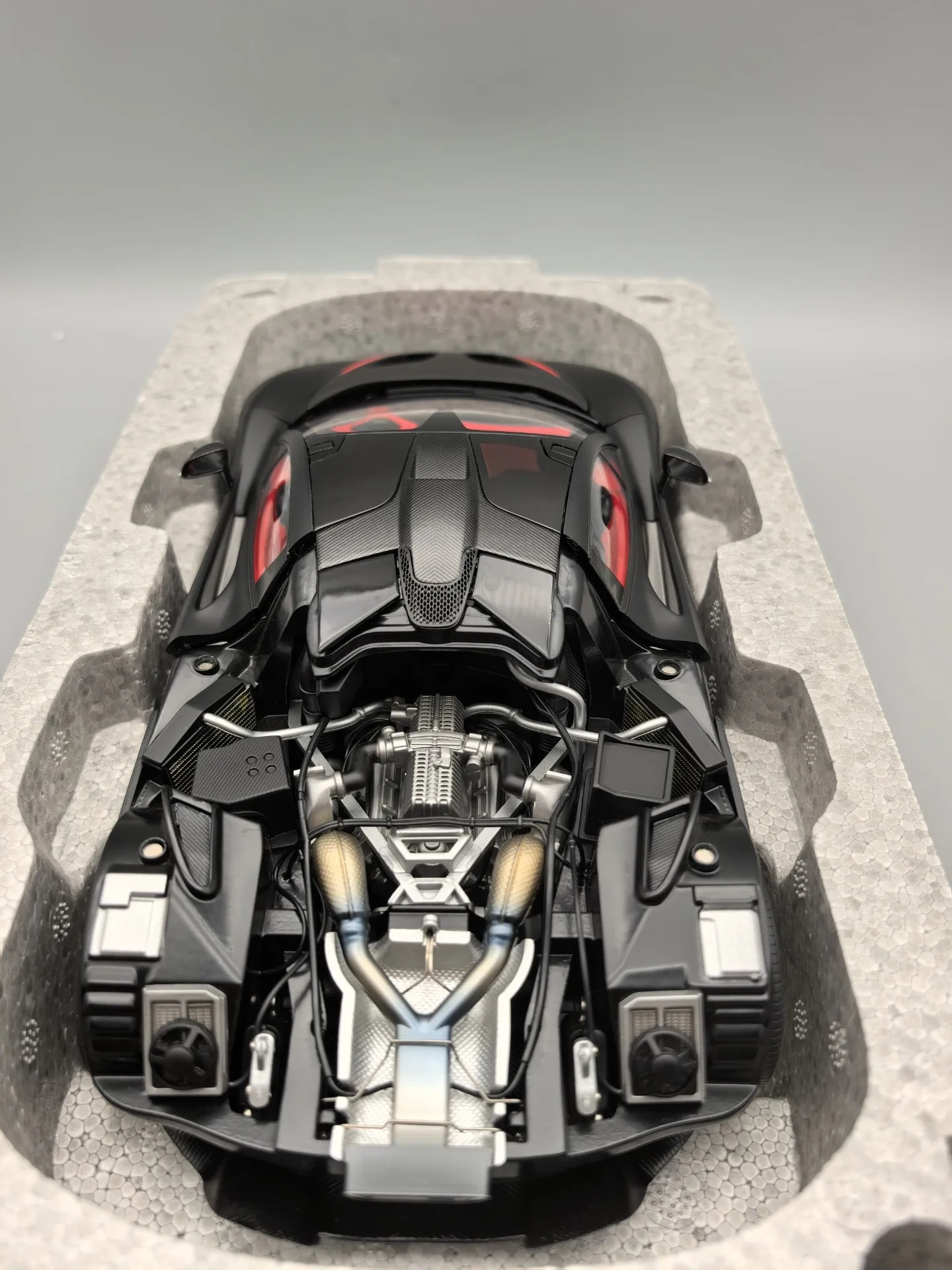 Autoart 1:18 P1 Schwarz Rot Simulation Limited Edition All Open Alloy Metal Statisches Automodell Spielzeug Geschenk