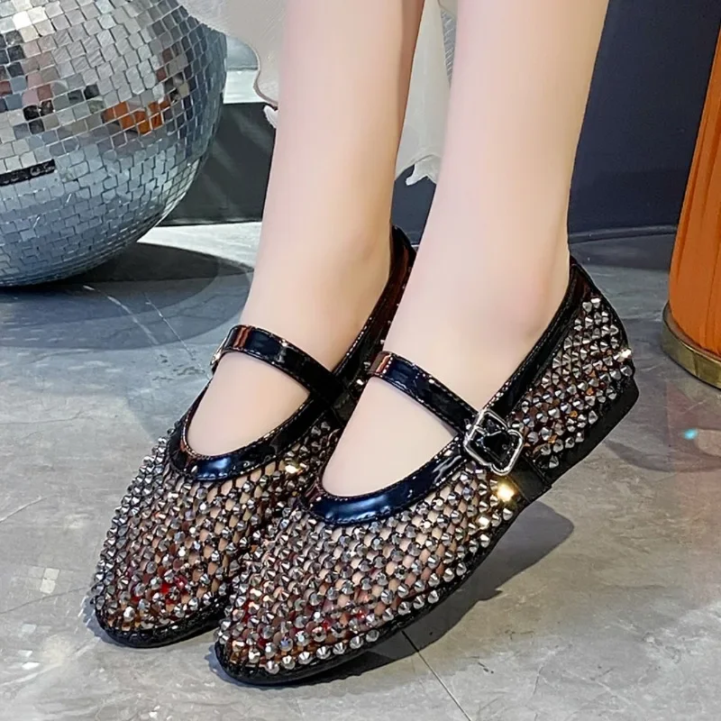 Sandales à rivets en diamant pour femmes, chaussures plates, confortables et légères, nouvelle collection 2024