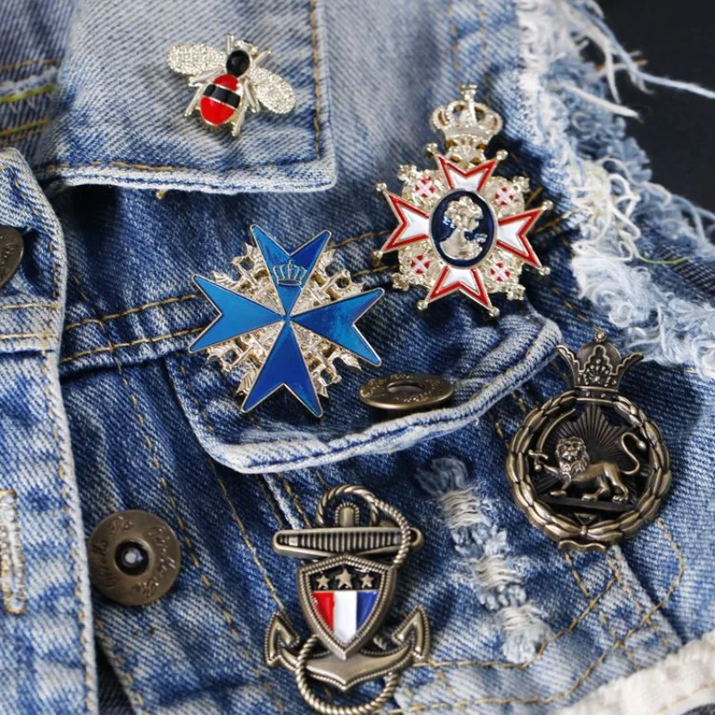 New Vintage Metal Badge British Crown Brooch Pin Retro Shield Medal Denim Pins for Backpack Accessories
