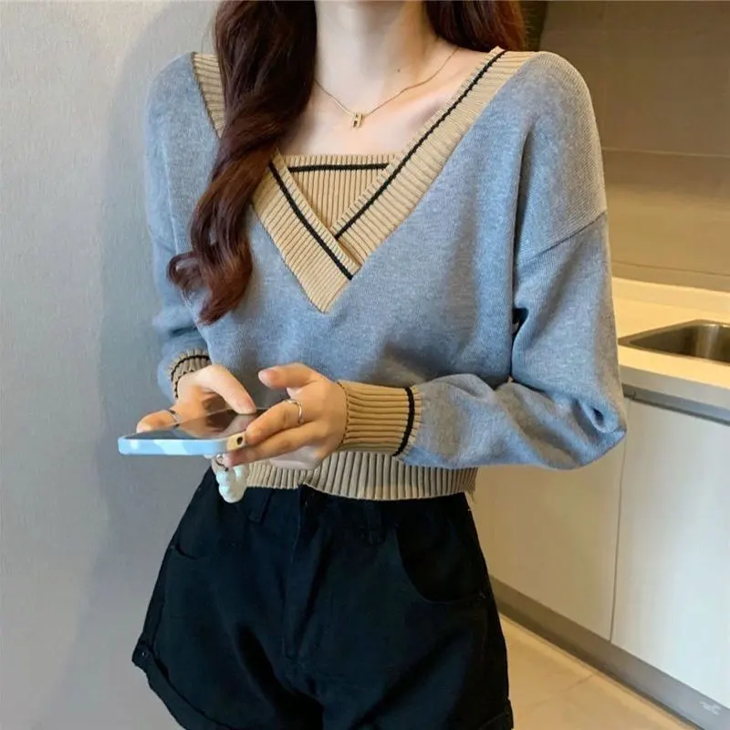 Fashion V-Neck Loose Knitted Sweaters Women\'s Clothing Spliced Contrasting Colors Autumn New Commute Long Sleeve Vintage Jumpers