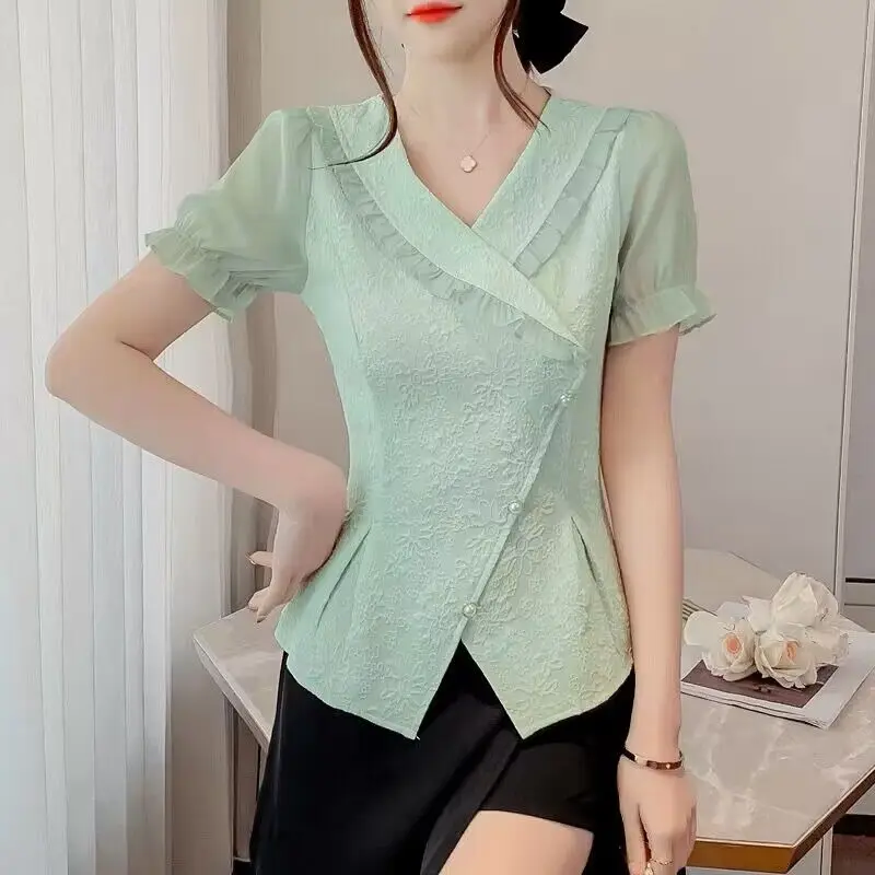 Blusa de manga corta con cuello en V y volantes para mujer, camisa elegante con textura francesa, color blanco y verde, ajustada y asimétrica, moda