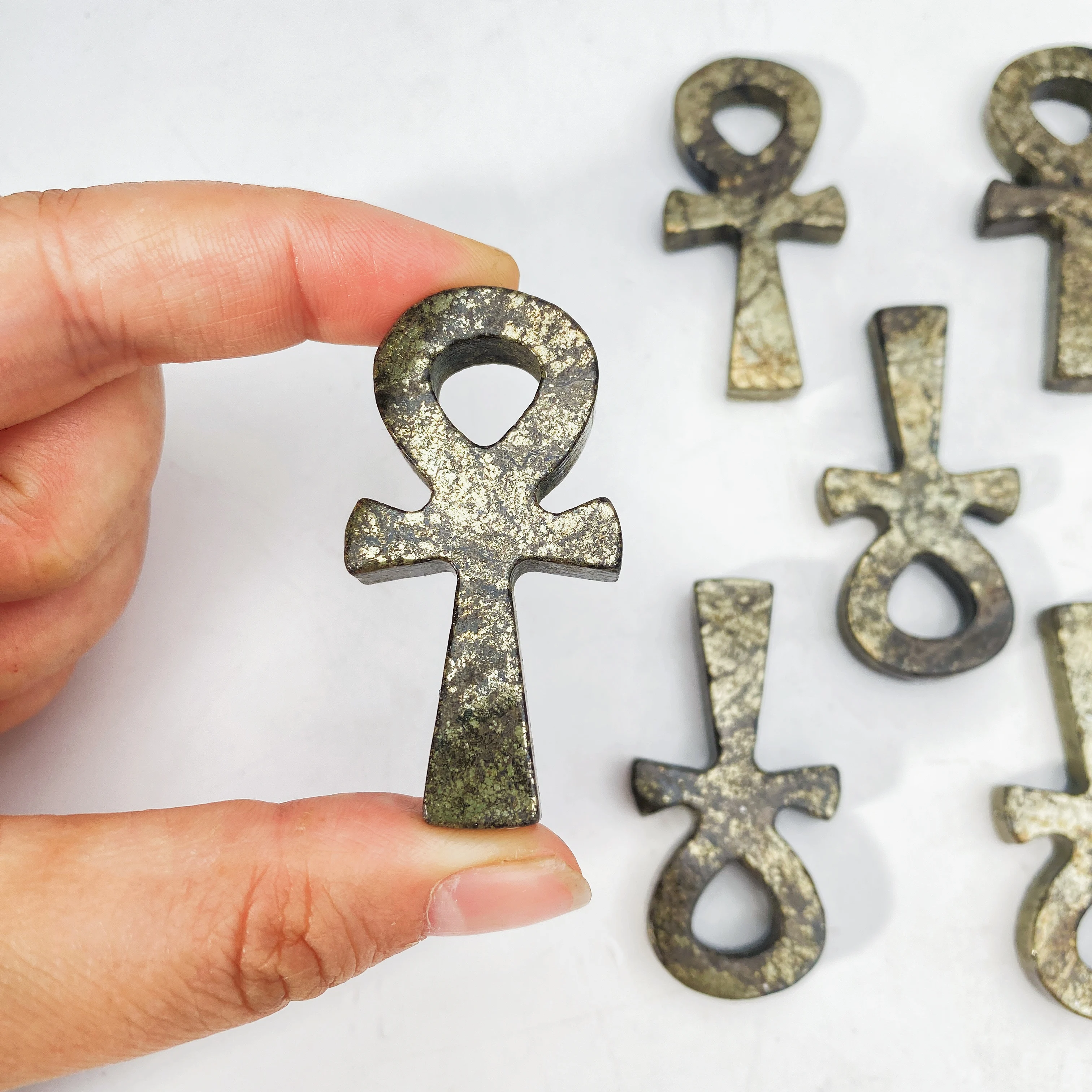 1pc Natural Pyrite Anka Carving,Exquisite Crystal Ornaments,DIY Ideas,Creative Home Office Desktop Decoration,Perfect Gift