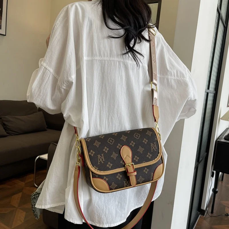 

Women's High-Quality Crossbody Bag Leather Messenger Design Classic Elegant Tote With Spacious Interior Luxury Brand Ladies