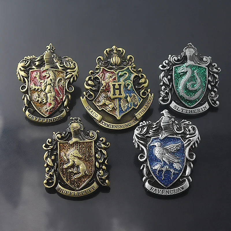 Harry Potter Pin de solapa Hogwarts Magic Academy broche de ropa Collar esmalte Pin accesorios Gryffindor Slytherin insignia regalos