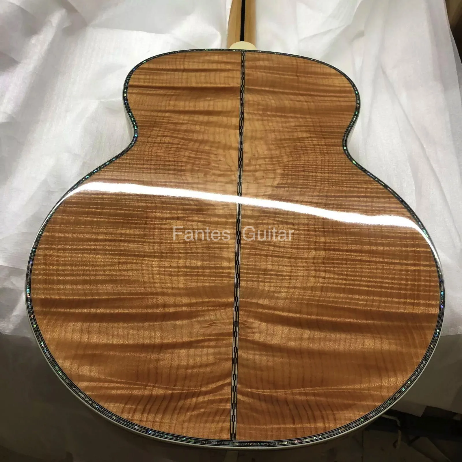 Custom Flamed Back Side Jumbo 43 Inch Folk Acoustic Guitar in Natural Color Abalone Binding