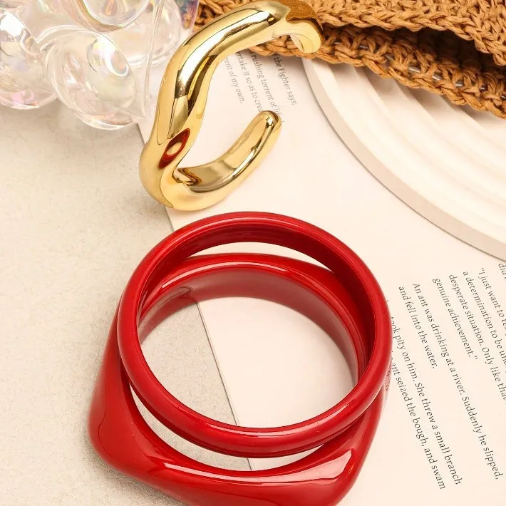 ZAKOL 3-teiliges Set Unregelmäßige Wellenförmige Manschettenarmbänder für Frauen Harz-Armbänder Stapelbare Armreifen Statement-Schmuck Geschenk – Detail 8