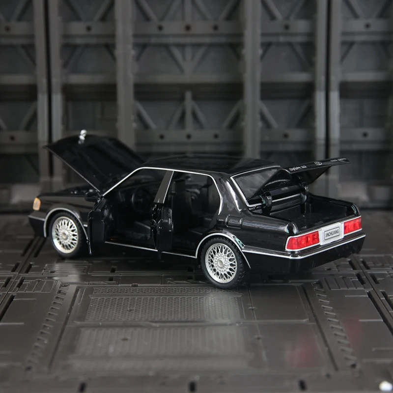 1:32 modelo de carro em liga de coroa, portas e capô do motor, porta-malas pode ser aberto, presente de brinquedo com feedback de som e luz para crianças