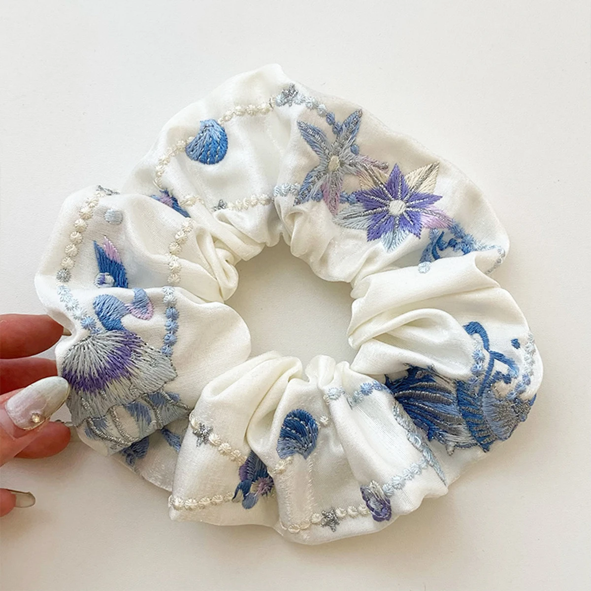 Luxuriöse chinesische High-End-Haargummis mit Stickerei aus der Ozean-Serie für Damen – Exquisite bedruckte Haarbänder im Darm-Design – Detail 6