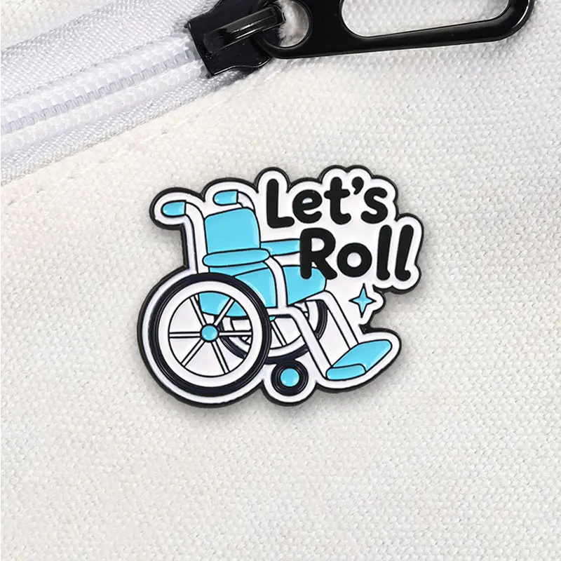 Let's Roll Emaille-Abzeichen Blau Rollstuhl Behinderten-Pride-Pin Lustiger Slogan Cartoon Metallbrosche Geschenk für Behindertenvertreter – Detail 4