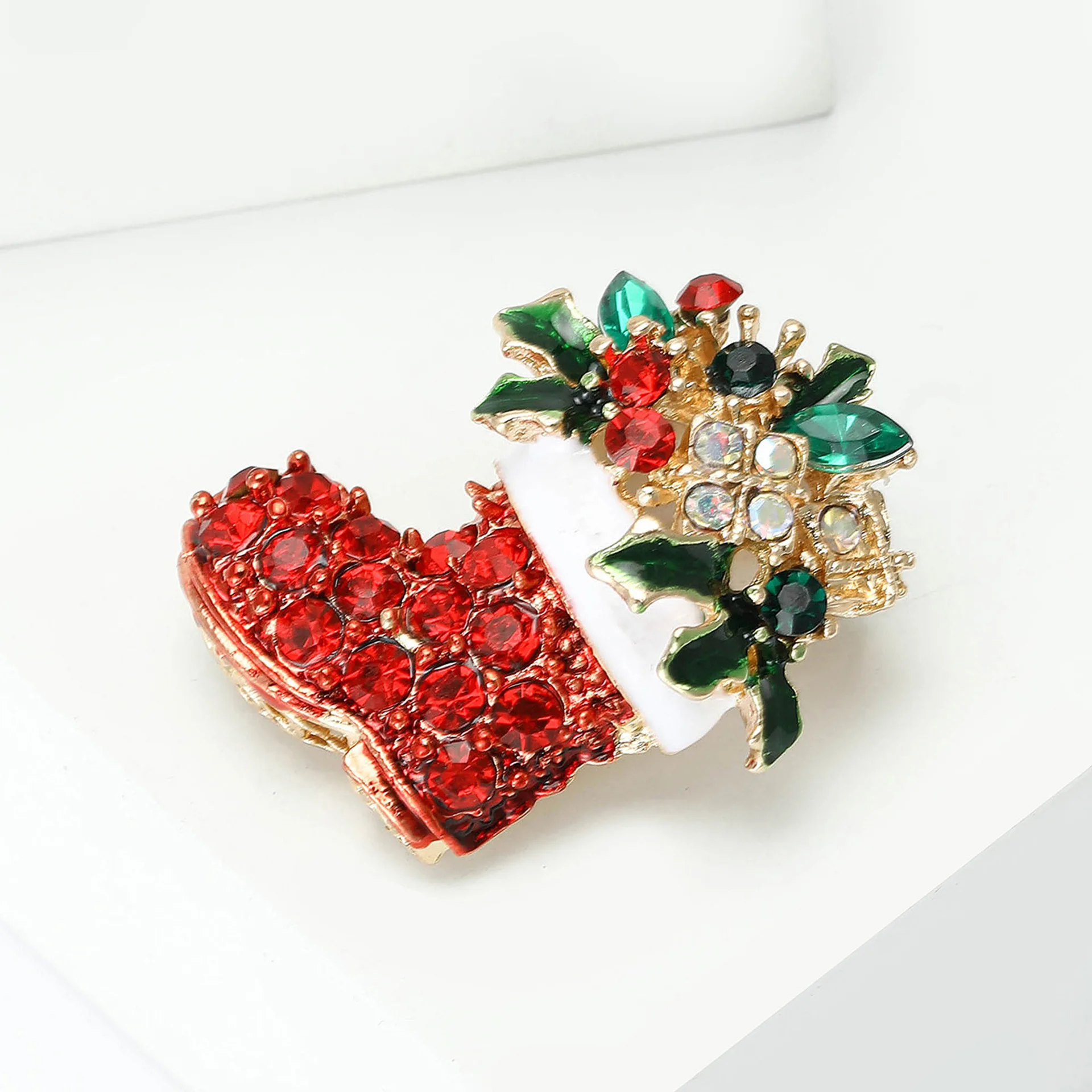 Christmas Stocking Brooch Badge Red Rhinestone Holly Leaf Enamel Lapel Pin Xmas Holiday Decoration Craft Gift