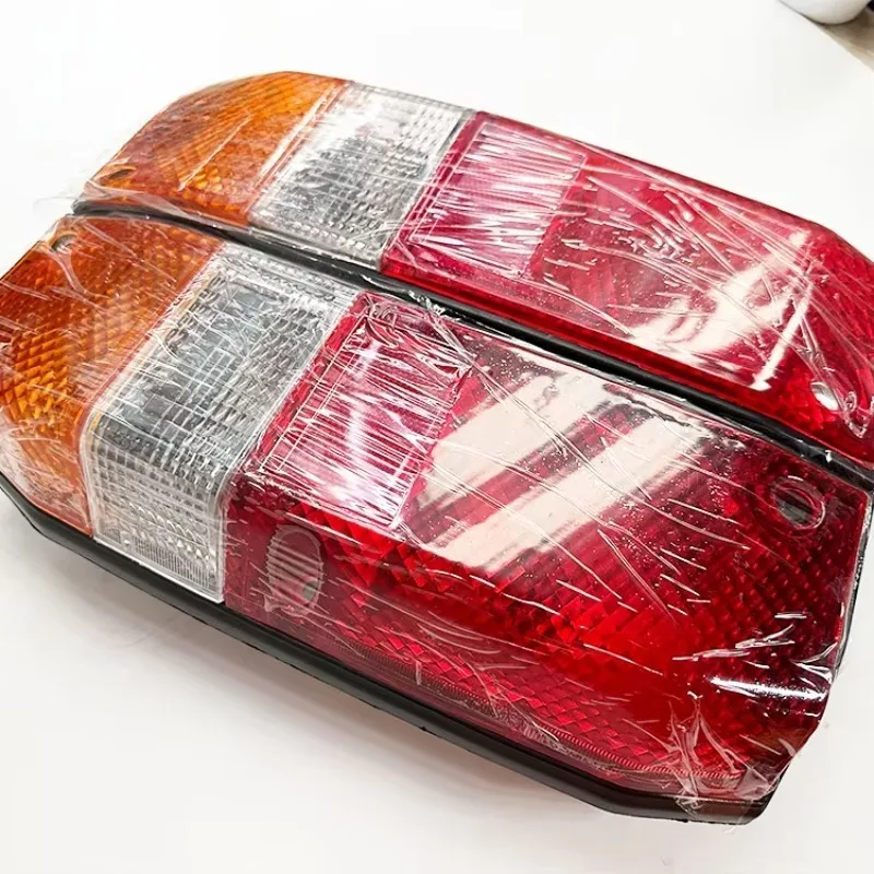 

To-yo-ta Land-Cruiser Auto Body Parts Tail Light 81550-60411 81560-60331 for FZJ70 75 78 HZJ7 1992-1993 Tail Lamp