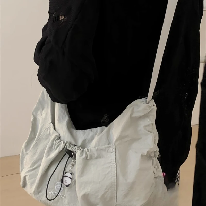 

Streetwear Pleated Drawstring Men Shoulder Bag Women Vintage All Match Handbags 2025 Casual Y2k Aesthetic Crossbody Bags Trendy