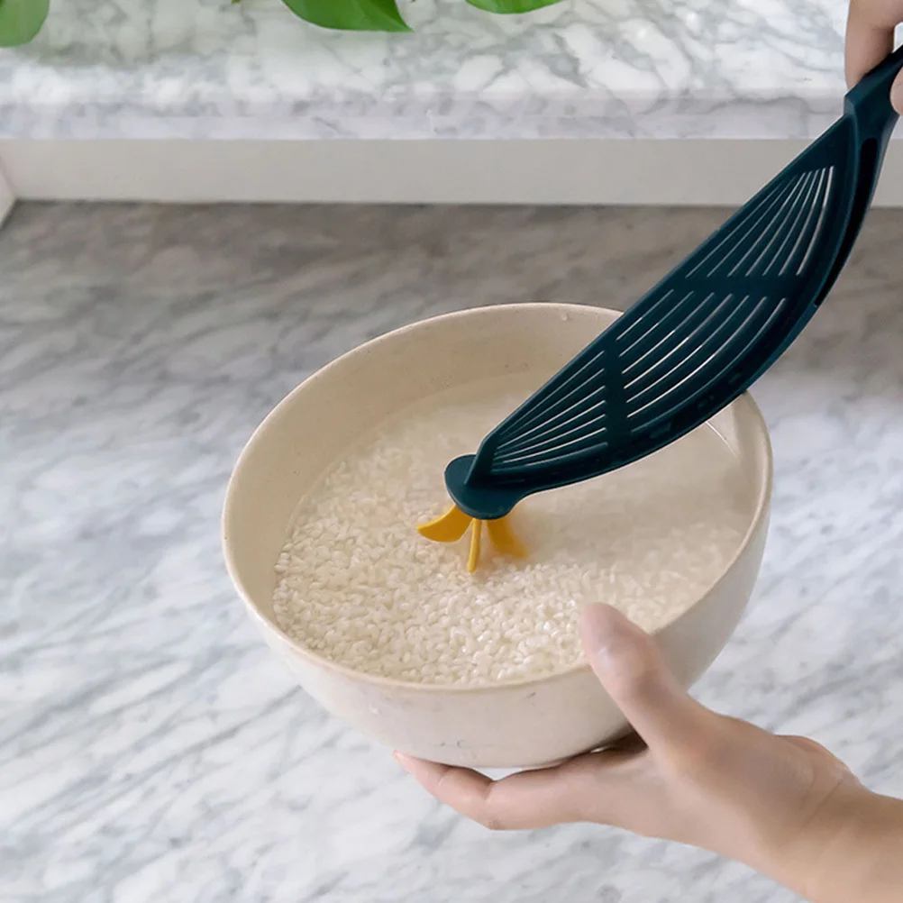 2 قطعة استنزاف غربال البلاستيك غسل تصفية يربك المطبخ أداة الأرز مصفاة ملعقة خفيفة الوزن المحمولة مصفاة الأرز تصفية أداة